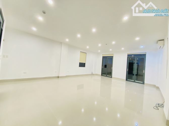 CHO THUÊ văn phòng cực đẹp 60m2, giá rẻ nhất tại phố Giảng Võ - Đống Đa - 2