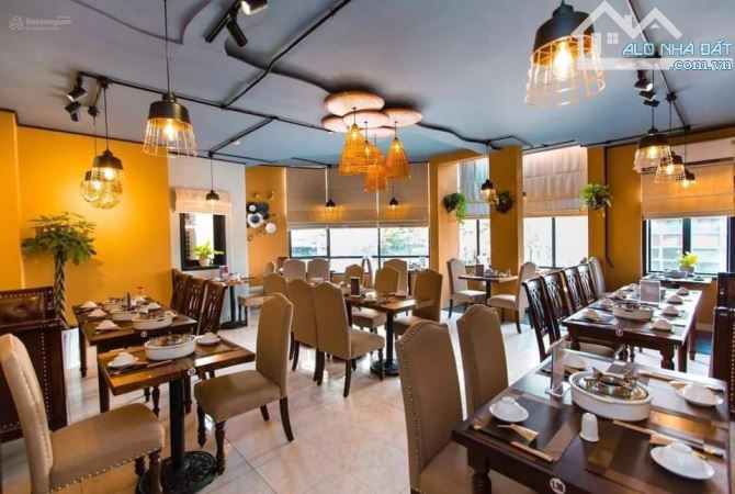Cho thuê tòa nhà 2 mặt tiền 794 đường Sư Vạn Hạnh , Phường 12, Quận 10 - 3