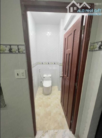 Nhà MTNB Lạc Long Quân mới đẹp, 3.5x9 trệt lầu 2pn 2wc có vỉa hè chốt 10tr - 3