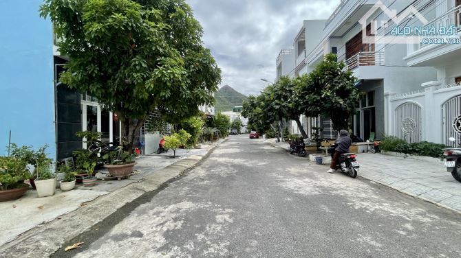 bán đất cách biển 300m tại phường Vĩnh Hoà, Nha Trang 60m2 ( rộng 4m ) giá. 2,9 tỷ - 3