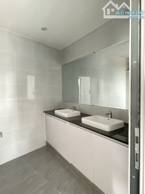 Cho Thuê Văn Phòng Đường Hải Thượng Lãng Ông P10 Quận 5 DT 250m2 giá 62 triệu /tháng - 4