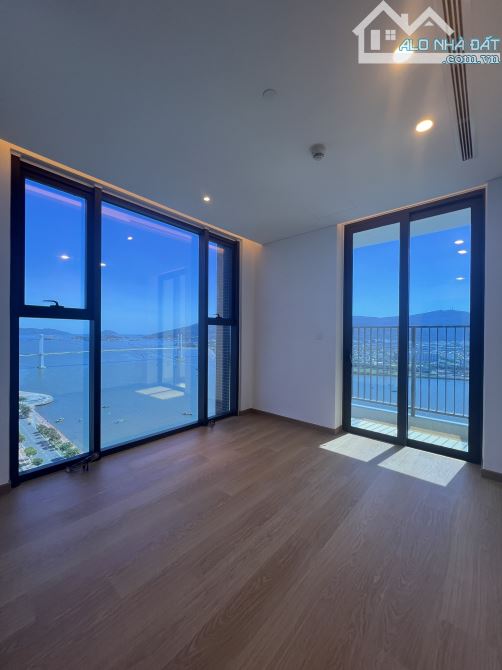 Bán gấp căn hộ Risemount căn góc 2 phòng ngủ view 360 độ tầng cao 69m2 giá 5.x tỷ - 4
