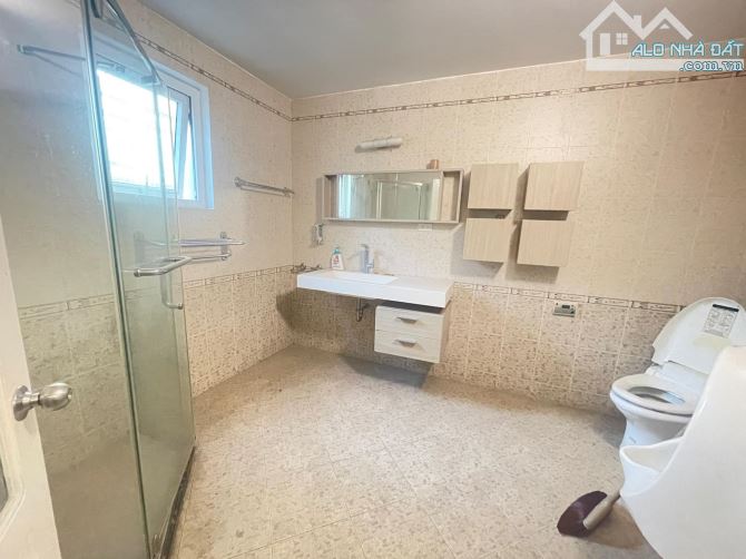 Bán nhà phân lô 376 đường Bưởi, BA ĐÌNH. Dt 70m*5t, Mt 7m, 25.8Tỷ. Ở sướng, làm Vp cty đẹp - 8