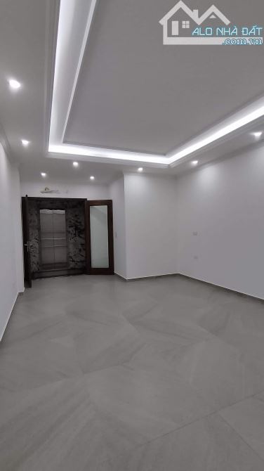 BÁN NHÀ PHÂN LÔ PHÙNG CHÍ KIÊN 50M2*4.5M*7T THANG MÁY, GARA OTO, VỈA HÈ Ở & KD, GIÁ 17 TỶ - 9