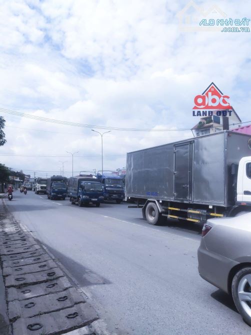 NP139 👉 giảm giá bán 5 tỉ 700 triệu còn 5 tỉ 260 triệu căn nhà mặt tiền QL 51 Phường Phướ