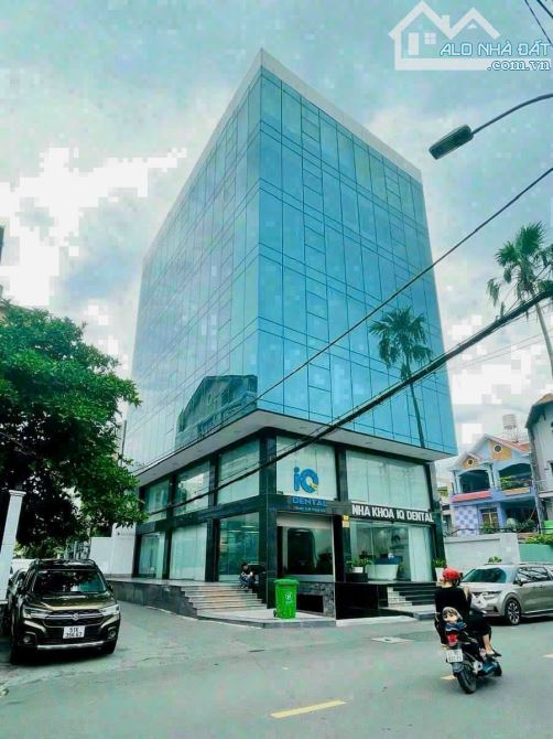 Kẹt Vốn - Bán Gấp Building Góc 3MT Cộng Hòa, Tân Bình - 10X30M, 8 Tầng, HĐT: 4 tỷ/ năm