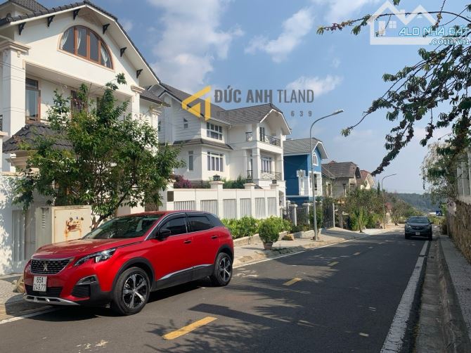 Bán biệt thự vip khu nghỉ dưỡng cao cấp DIC, P4, Đà Lạt, view tuyệt đẹp, 466m2 sổ hồng