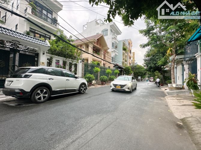 Biệt thự 3 lầu mái Thái khu VIP 2 mặt tiền Nguyễn Oanh ngang 8m 176m2 tặng nội thất 28 tỷ.