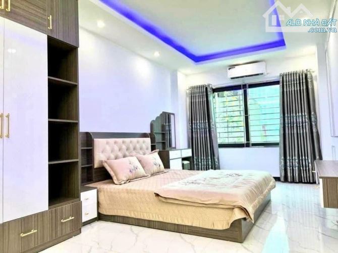 Cần Tiền. Bán Nhà Ngõ 67 Nguyễn Văn Cừ, Long Biên 5T, 33m2 giá 5,15 tỷ - 1