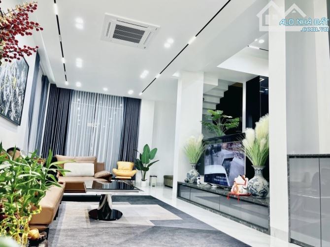 SIÊU PHẨM: Căn nhà ngày cầu Vỹ Dạ, 333m2 nhà 4 tầng, 4 ngủ, lô góc 4 thoáng, ô tô tránh KD - 1
