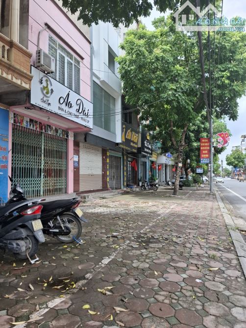 Hiếm !!! Bán đất mặt phố Vân Nội, 50m vỉa hè rộng, kd sầm uất, ngã tư giá chỉ 5,x tỷ TL. - 2