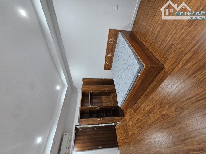 + Ngọc Thụy-Long Biên- DT31/34M2- 5T-MT3.85 giá chào  5.4 tỷ( đàm phán) - 3