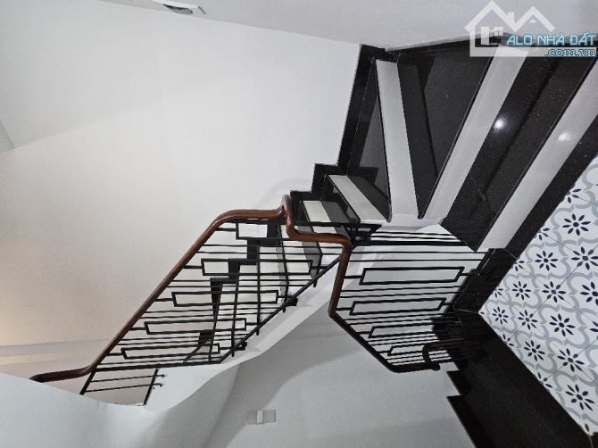 + Ngọc Thụy-Long Biên- DT31/34M2- 5T-MT3.85 giá chào  5.4 tỷ( đàm phán) - 4