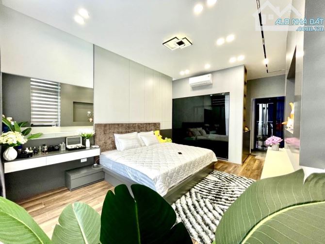 SIÊU PHẨM: Căn nhà ngày cầu Vỹ Dạ, 333m2 nhà 4 tầng, 4 ngủ, lô góc 4 thoáng, ô tô tránh KD - 9