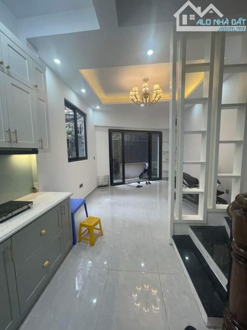 Bán nhà riêng ngõ 132 Cầu Giấy DT 33m x 5T. MT4.5m. Giá 6.9 tỷ