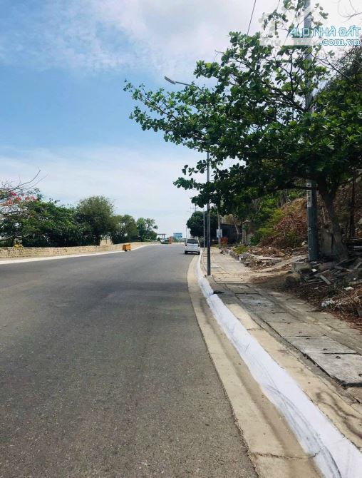 BÁN LÔ ĐẤT ĐẸP HẺM Ô TÔ TRẦN PHÚ 369.5M2 (18.8X19.8) GIÁ: 28TỶ