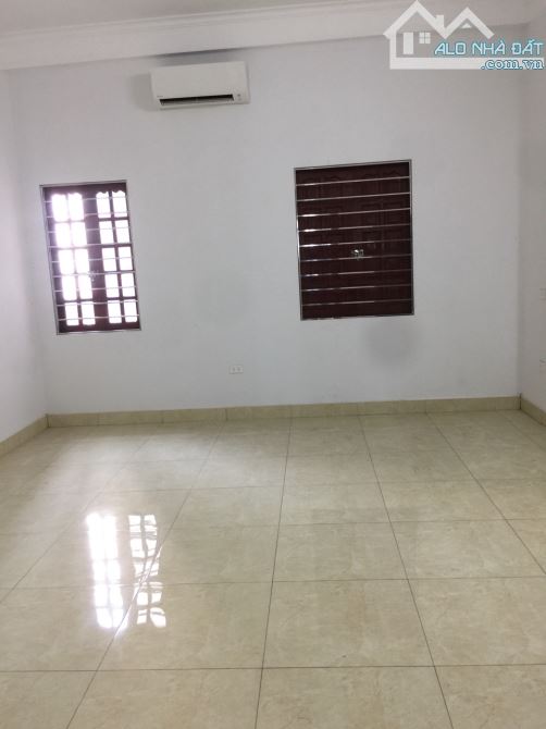 Cho thuê nhà ngõ 106 Hoàng Quốc Việt - Trần Cung 70m2 4 tầng, MT 5m. Ngõ ô tô tránh. 23tr - 1