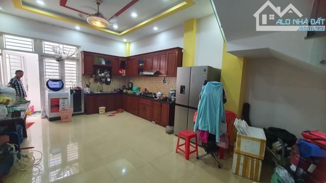 CHỦ NGỘP - QL13 - GẦN PHÍA BÌNH THẠNH - KHÔNG LỖI PHONG THUỶ - 90M2 - 5.X TỶ - 2