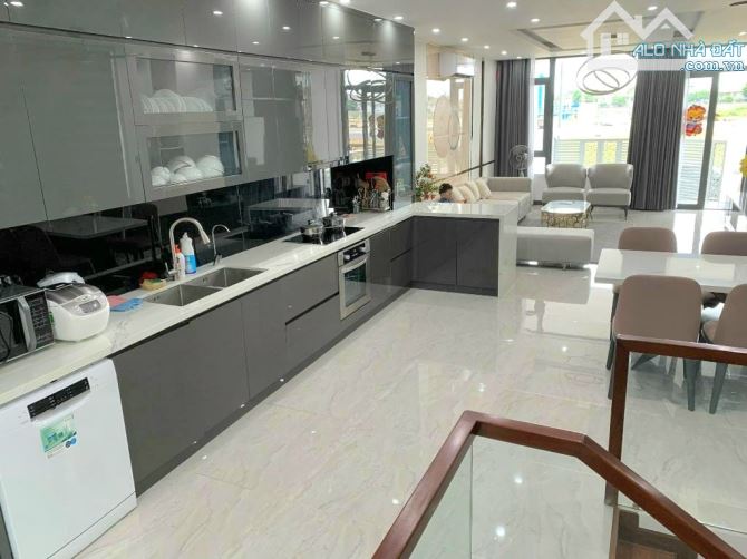 Căn góc siêu hiếm VẠN PHÚC CITY - NGANG 8M - 5 TẦNG - NỘI THẤT HIỆN ĐẠI ĐẮT TIỀN - 2