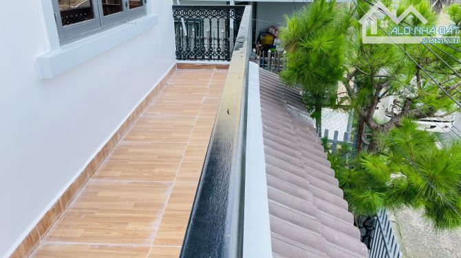 Bán Villa 3 Mặt tiền đường, có gara đậu oto trong sân cách Hồ Xuân Hương 1km - 3