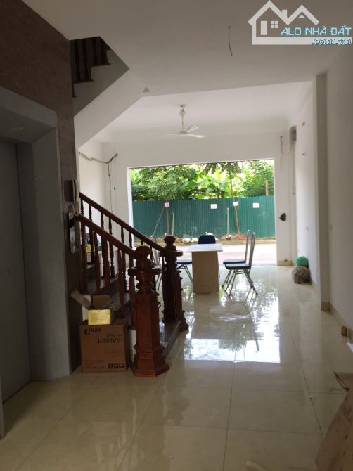 Cho thuê nhà ngõ 106 Hoàng Quốc Việt - Trần Cung 70m2 4 tầng, MT 5m. Ngõ ô tô tránh. 23tr - 3