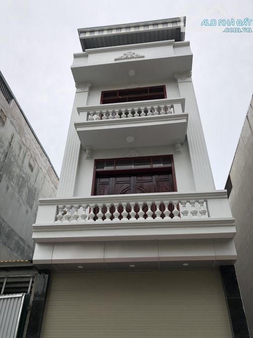 Cho thuê nhà ngõ 106 Hoàng Quốc Việt - Trần Cung 70m2 4 tầng, MT 5m. Ngõ ô tô tránh. 23tr - 4