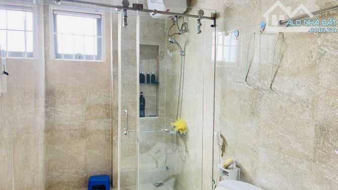 Bán Villa 3 Mặt tiền đường, có gara đậu oto trong sân cách Hồ Xuân Hương 1km - 5