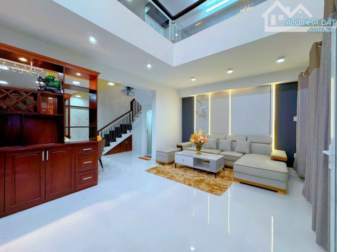 Nhà mới Bùi Quang Là, P.12, GV. Trệt lững 3 lầu, full nội thất, giá: 6,580ty TL - 7