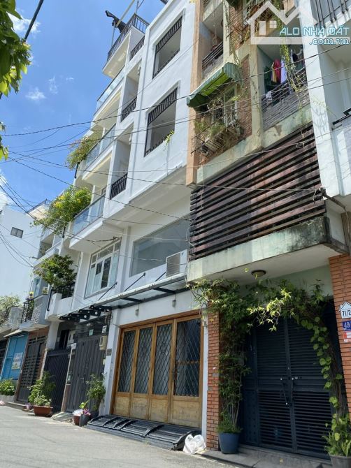 Cần bán gấp nhà đường Nguyễn Minh Hoàng, 5,5 x 16, trệt - 3 lầu, giá chỉ 13,5 tỷ