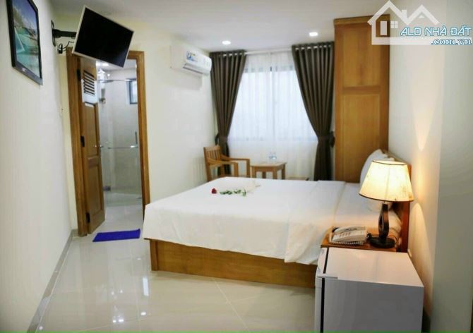 Bán khách sạn 7 tầng hẻm Dã Tượng, P. Vĩnh Nguyên, TP Nha Trang, đang cho thuê full phòng