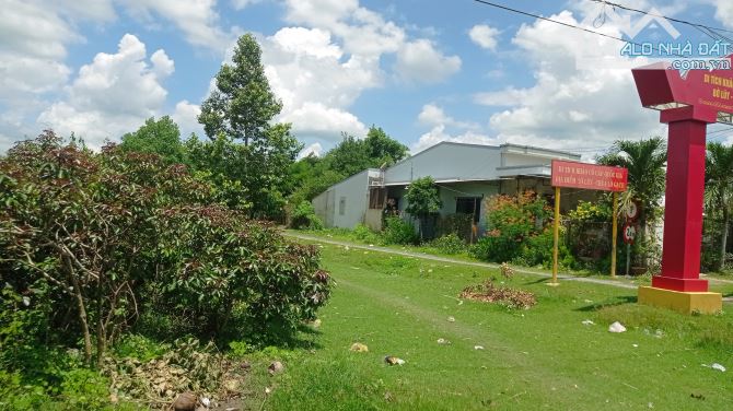 Cần bán đất gốc 2 mặt tiền đường nhựa thuộc ấp ba se xã lương Hòa huyện Châu Thành TP Trà
