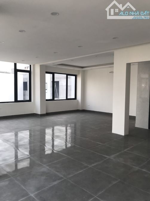 Cho thuê nhà Hồ Tùng Mậu-Trần Vỹ, DT 100m2, 6 tầng, MT 5,5m, thông sàn thang máy. Full đồ,