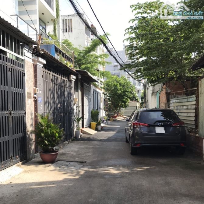 HẺM XE HƠI THÔNG LÊ ĐỨC THỌ-P13 GV-NHÀ 95M2-Ở NGAY-XÂY CHDV-NGANG 5M-NHỈNH 6 TỶ TL