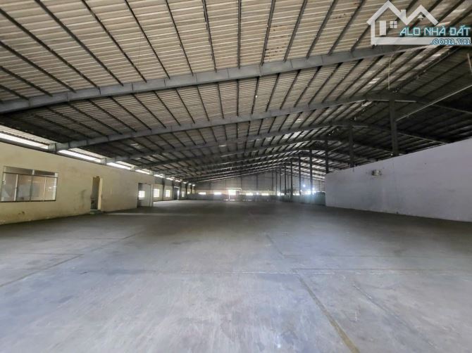 Cho thuê 2.450m2 Xưởng Tân Uyên , Gía : 55.000/ m2 , Rẻ nhất khu vực