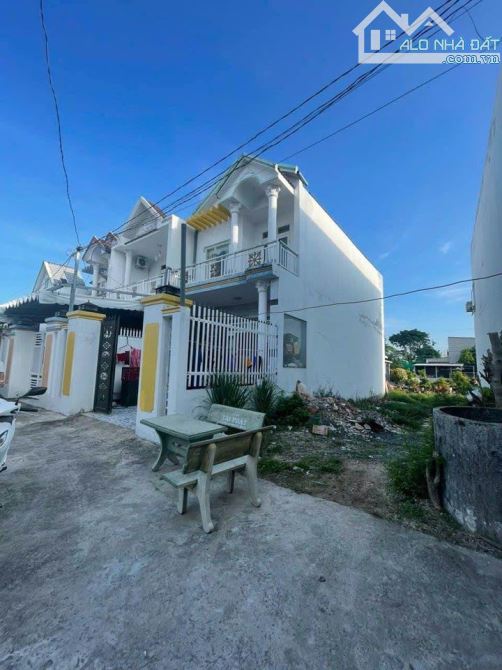 BÁN NHANH LÔ ĐẤT NGAY THỊ TRẤN ĐỨC HÒA GIÁ CHỈ 950 TRIỆU GỌI XEM ĐẤT