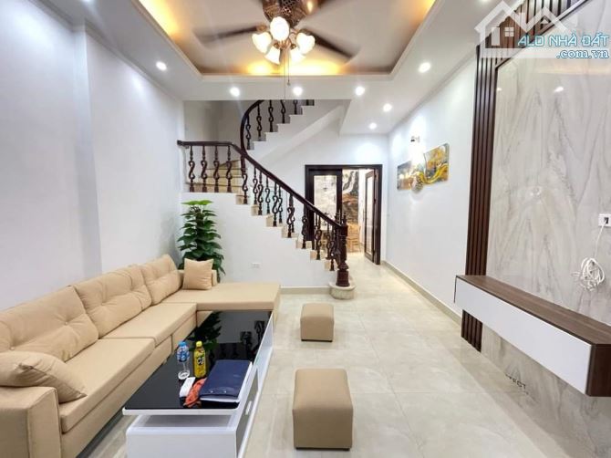 Bán nhà Trương Định ngõ nông, sát phố , thông tứ tung 6 ngủ 48m2* 5T giá  6 tỷ Hai Bà Trưn