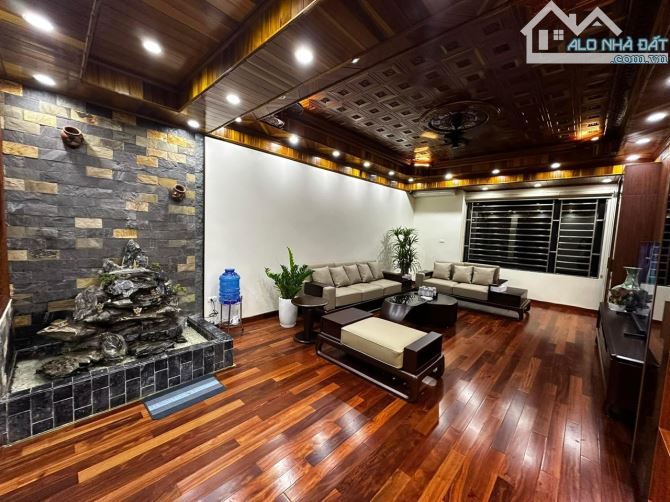 NGUYỄN VĂN CỪ LONG BIÊN 62M2 5 TẦNG GARRA THANG MÁY