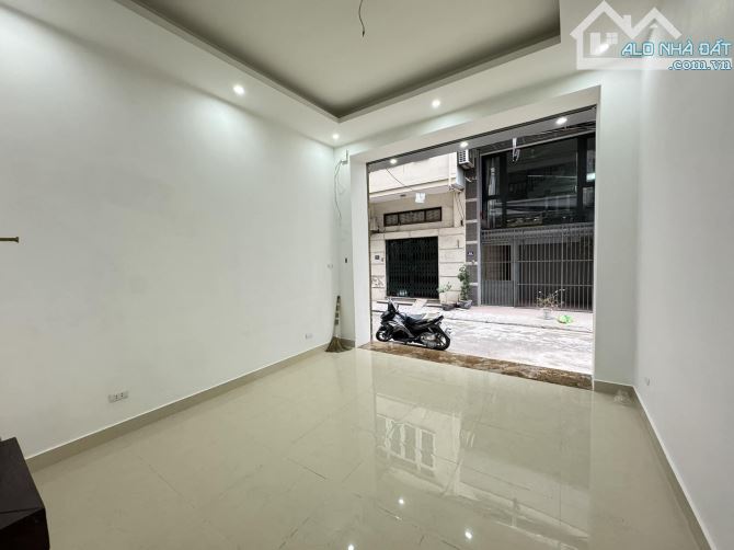 Cho thuê nhà  50m2, 4tầng, Phân lô, Ô tô Hoàng Quốc Việt, Phường Nghĩa Tân