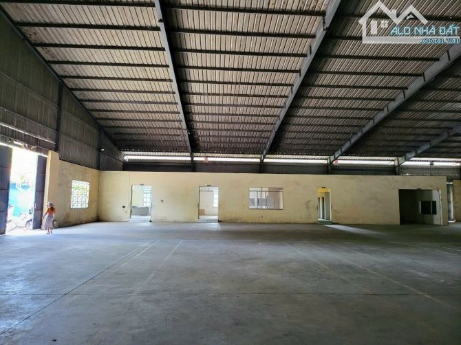 Cho thuê 2.450m2 Xưởng Tân Uyên , Gía : 55.000/ m2 , Rẻ nhất khu vực - 1