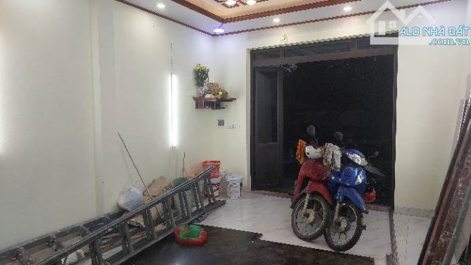 CỰC RẺ- CỰC HIẾM – NHÀ NGUYỄN VĂN CỪ - 60 M2 – 2 TẦNG – 2,25 TỶ - 2