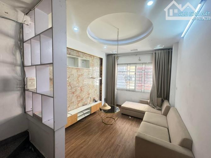 Định Công Thượng DT 30 m 5 Tầng MT  3.2m giá 5.5 Tỷ Ô TÔ vào nhà  NHÀ ĐẸP - CÔNG NĂNG ĐỦ - - 2