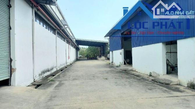 Cần chuyển nhượng nhà xưởng lô góc 2 mặt tiền tại KCN Nhơn Trạch, Đồng Nai 24.000 m2 chỉ - 3