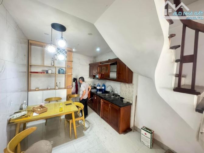 Định Công Thượng DT 30 m 5 Tầng MT  3.2m giá 5.5 Tỷ Ô TÔ vào nhà  NHÀ ĐẸP - CÔNG NĂNG ĐỦ - - 3