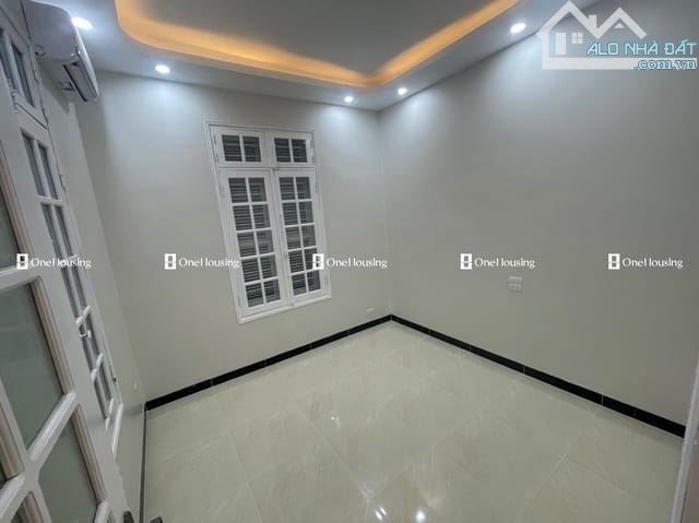 Bán nhà NGUYỄN VĂN CỪ , DT 54m2, 4 TẦNG , MT 3.8m, Giá 12.6 tỷ , Dân  xây - Ô tô tránh - 3