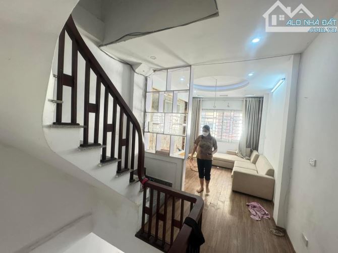 Định Công Thượng DT 30 m 5 Tầng MT  3.2m giá 5.5 Tỷ Ô TÔ vào nhà  NHÀ ĐẸP - CÔNG NĂNG ĐỦ - - 4