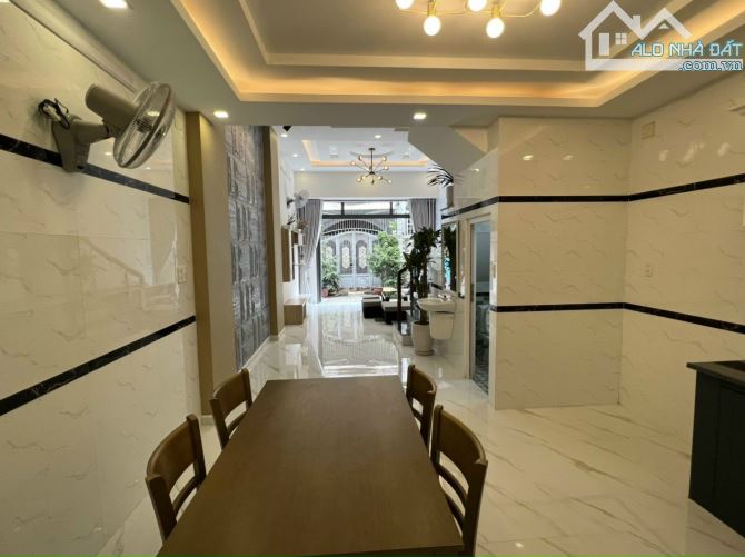 bán căn nhà mới tọa lạc tại số Phạm Văn Chiêu. P8 Gò Vấp 4 pn 5 wc  Cách mt đường 40m Dt 4 - 9
