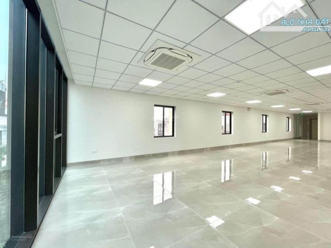 Cho thuê văn phòng mới 100% sàn 65m2 tại phố Đặng Tiến Đông, Đống Đa Sầm Uất giá cực rẻ 12