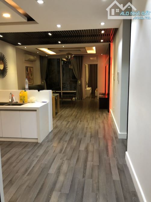 Cần bán CHCC Hoa Sen - Quận 11. DT: 70m2, 2PN, 2WC. Giá tốt: 2,9 tỷ, (có sổ)
