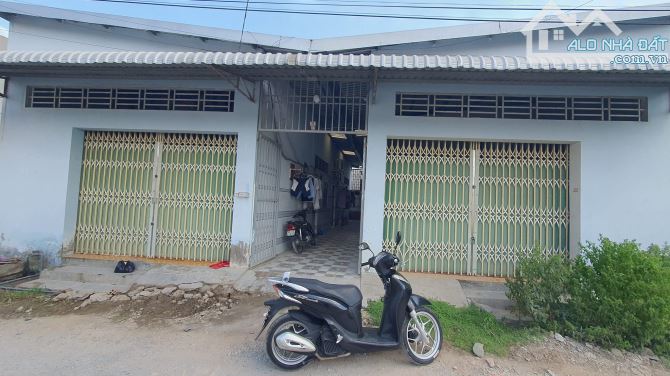 Bán gấp dãy trọ 10p đang cho thuê kín, P An Tịnh, Tx Trảng Bàng, 200m2, sổ riêng, 720triệu