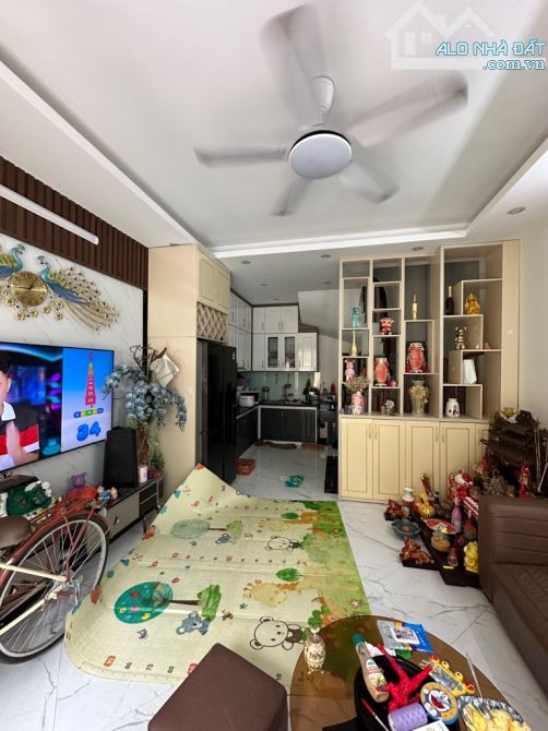 Cần Bán Gấp Nhà Bồ Đề, Long Biên 5T, 30m2, chỉ 6,5 tỷ (cam kết chuẩn)